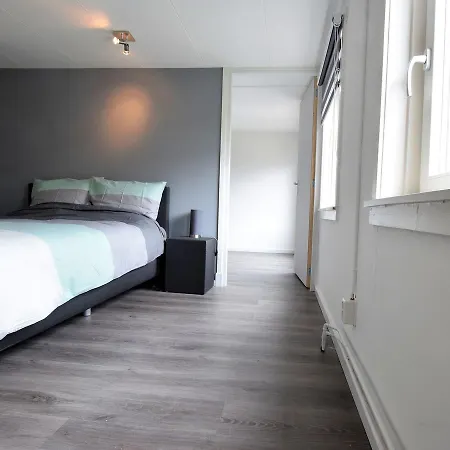 Cosy Holiday In By The Beach