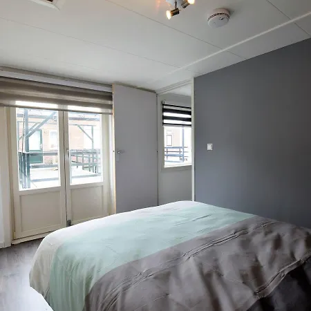 Cosy Holiday In By The Beach